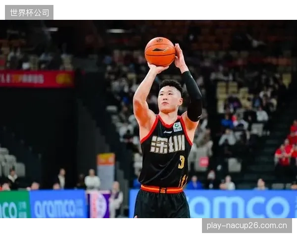 贺希宁凭借攻防一体表现首获常规赛MVP。 贺希宁凭借攻防一体表现首获常规赛MVP。